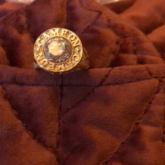 Ring - Picture 1 of 5